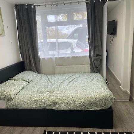 En-Suite Room In Central ميلتون كينيز المظهر الخارجي الصورة