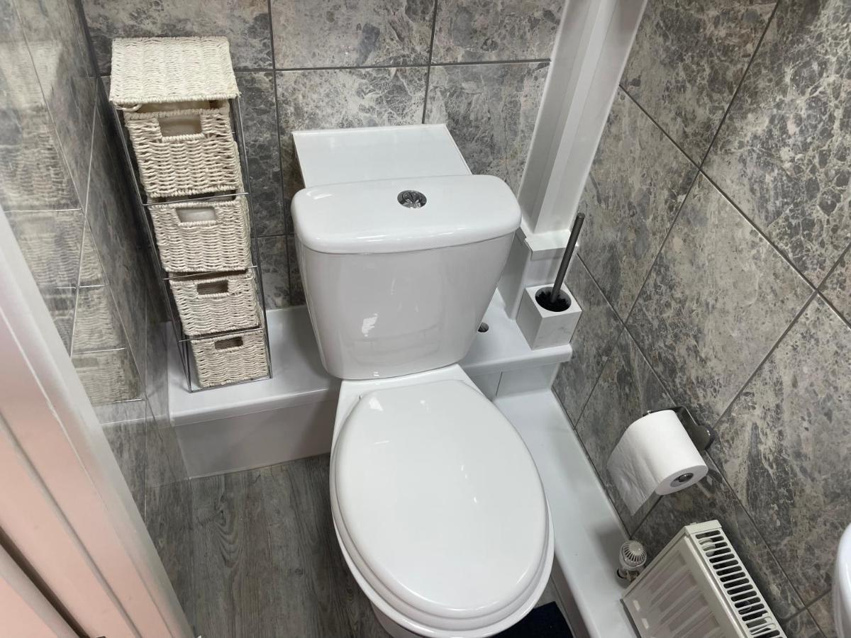 En-Suite Room In Central ميلتون كينيز المظهر الخارجي الصورة